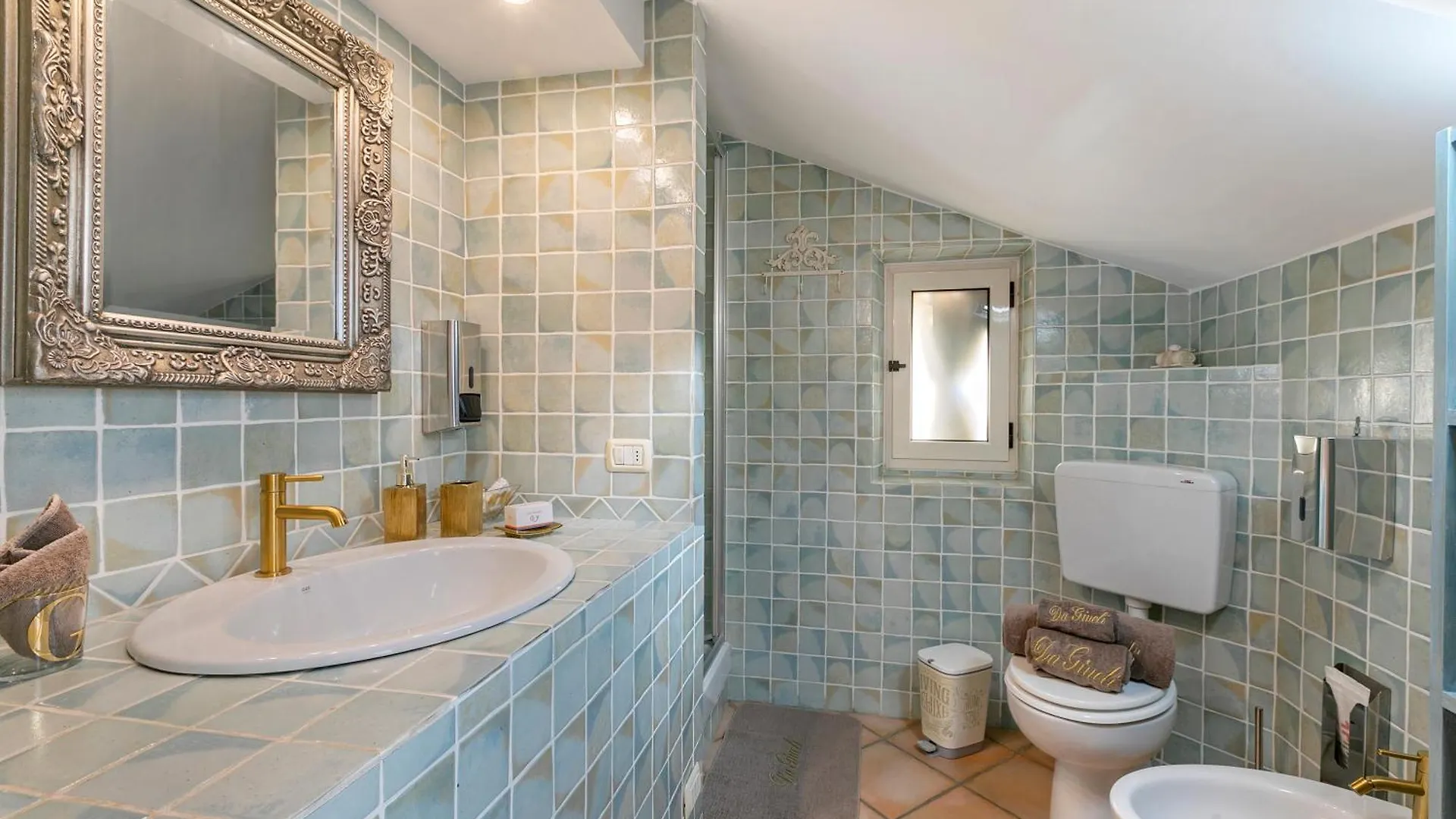 *** Couette-café B&B Da Giueli Rooms On The Seafront Alassio Italie